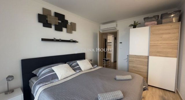 Eladó téglalakás, Siófokon 73.5 M Ft, 2 szobás