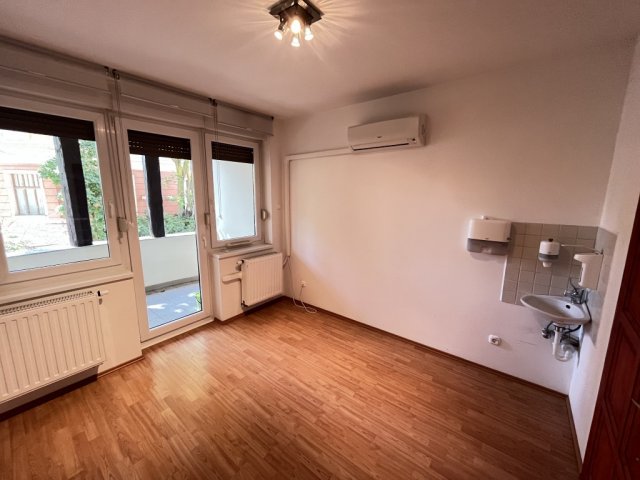 Kiadó iroda, Kaposváron, Irányi Dániel utcában 110 E Ft / hó