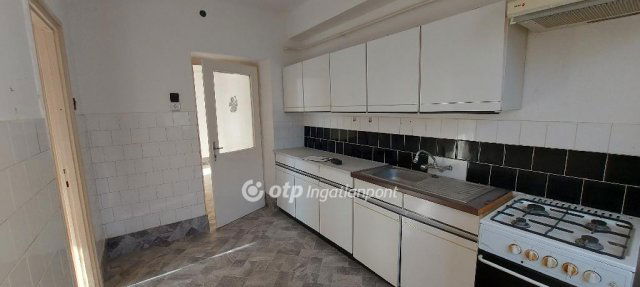 Eladó téglalakás, Kunszentmártonban 22.5 M Ft, 2 szobás