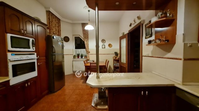Eladó családi ház, Budapesten, II. kerületben 240 M Ft, 6 szobás
