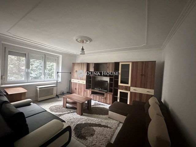 Eladó téglalakás, Nyíregyházán, Bessenyei téren 34.9 M Ft