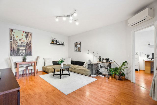 Eladó téglalakás, Budapesten, VI. kerületben, Nagymező utcában