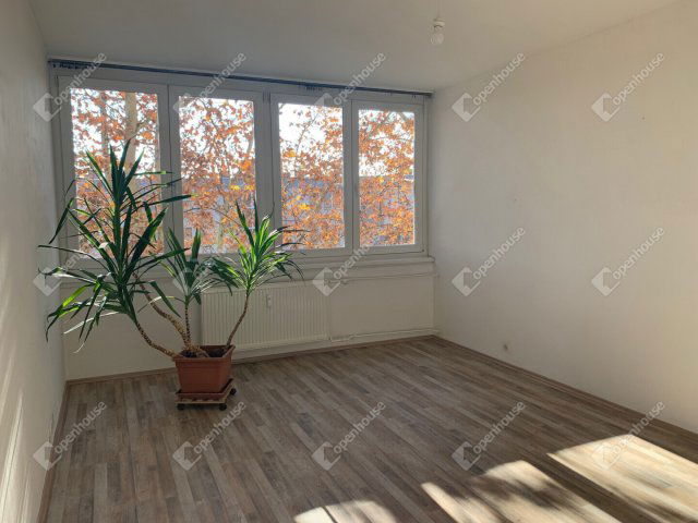 Eladó téglalakás, Szombathelyen 35 M Ft, 2 szobás