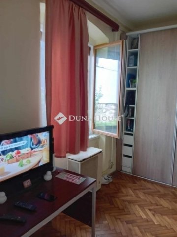 Eladó téglalakás, Pécsett 79.9 M Ft, 3 szobás