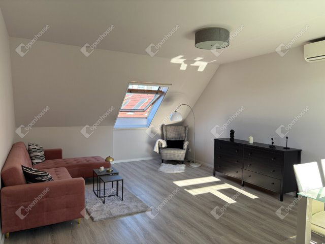 Eladó téglalakás, Szegeden 67.9 M Ft, 2 szobás