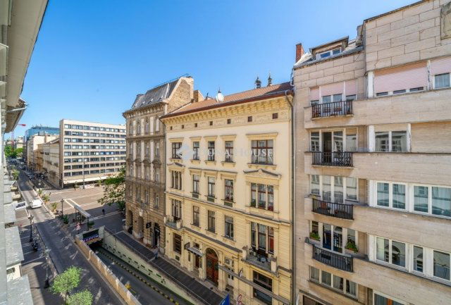 Eladó téglalakás, Budapesten, V. kerületben 189 M Ft, 2 szobás