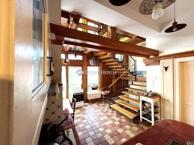 Eladó családi ház, Budapesten, III. kerületben 197.88 M Ft