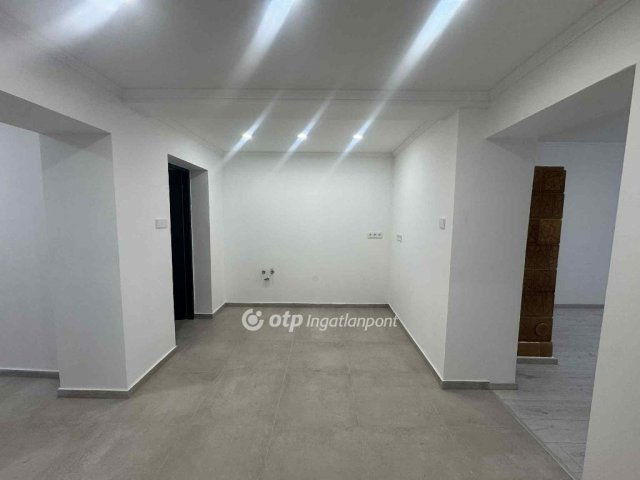 Eladó családi ház, Hosszúpályin 48.9 M Ft, 3 szobás