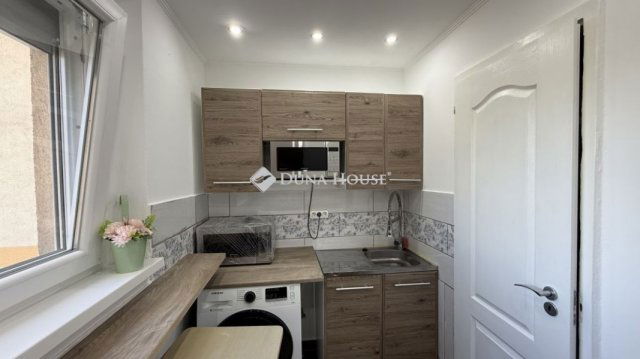 Eladó panellakás, Budapesten, III. kerületben 84.99 M Ft