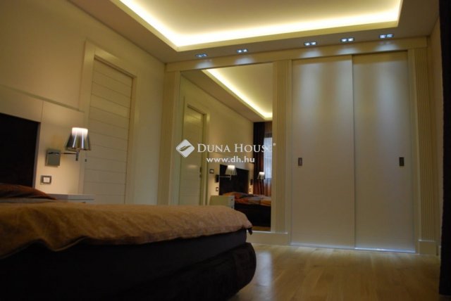 Eladó családi ház, Szentendrén 609.6 M Ft, 3 szobás