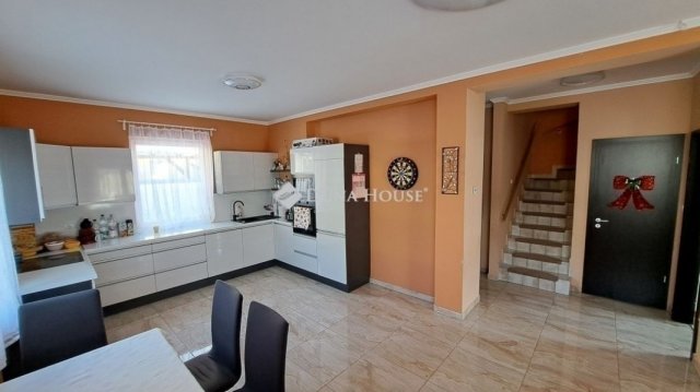 Eladó ikerház, Gyömrőn 119.9 M Ft, 5 szobás