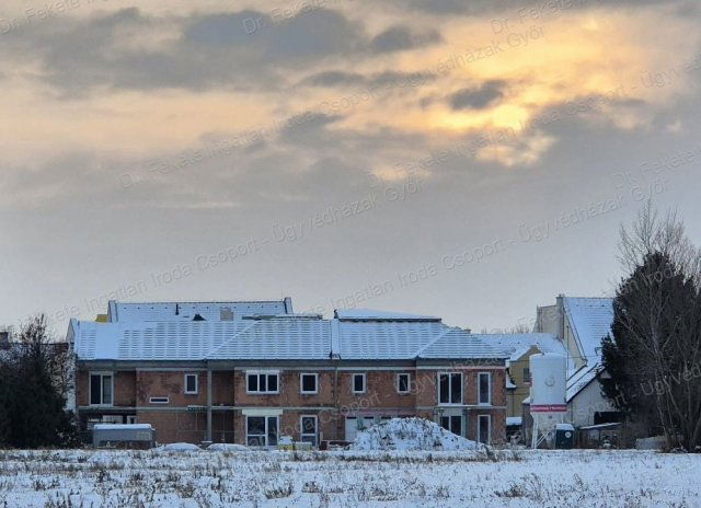 Eladó téglalakás, Győrött 45.99 M Ft, 1 szobás