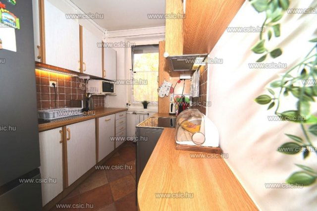 Eladó panellakás, Budapesten, III. kerületben 104.9 M Ft