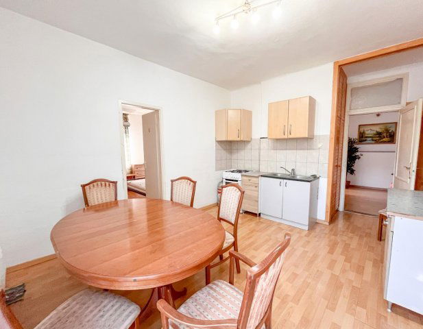 Eladó téglalakás, Oroszlányban 49 M Ft, 7 szobás