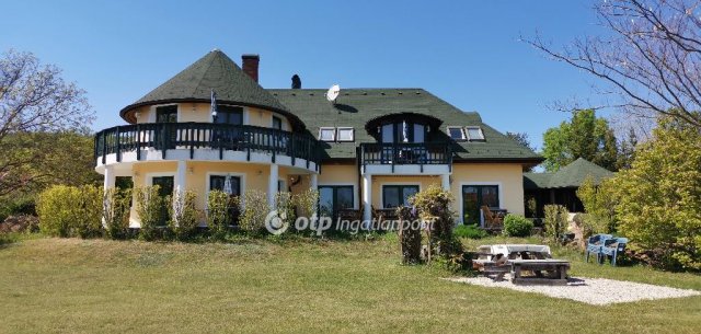 Eladó családi ház, Balatonrendesen 320 M Ft, 16 szobás