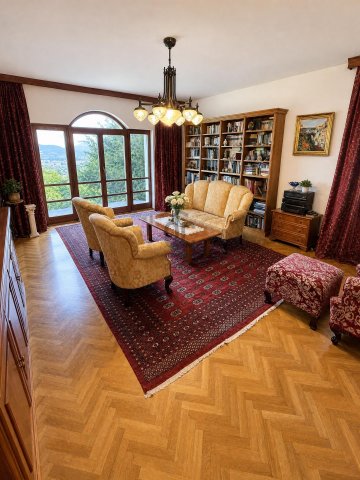 Eladó családi ház, Solymáron 184.99 M Ft, 8 szobás