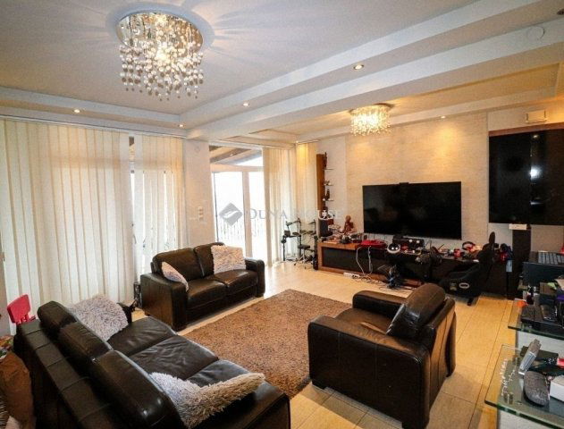 Eladó családi ház, Mogyoródon 189.9 M Ft, 5 szobás