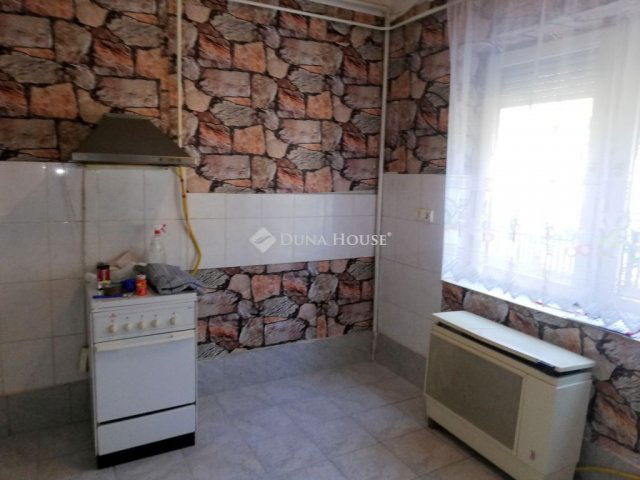 Eladó téglalakás, Tiszavasváriban, Kossuth Lajos utcában 18 M Ft