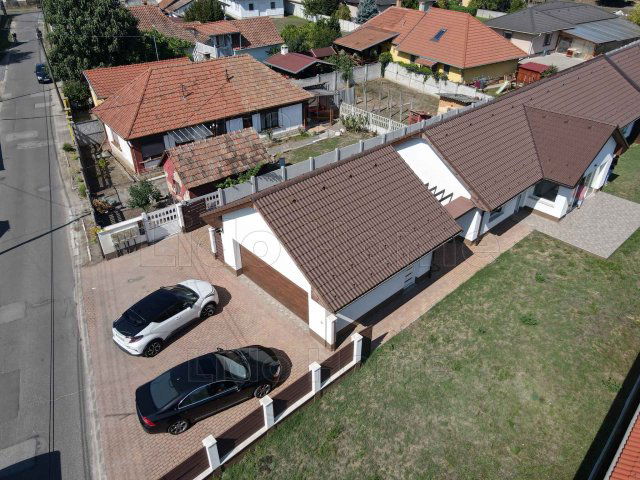 Eladó ikerház, Albertirsán 102 M Ft, 5 szobás