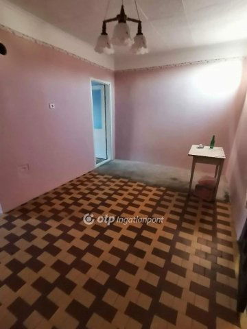 Eladó családi ház, Kecelen 16 M Ft, 2 szobás