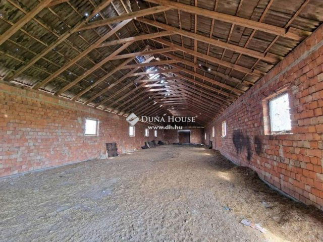 Eladó családi ház, Cegléden 135 M Ft, 1 szobás