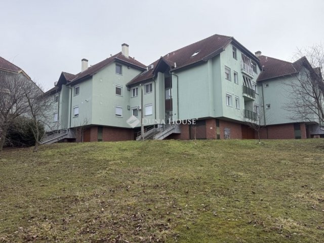 Eladó téglalakás, Pécsett 49.9 M Ft, 2 szobás