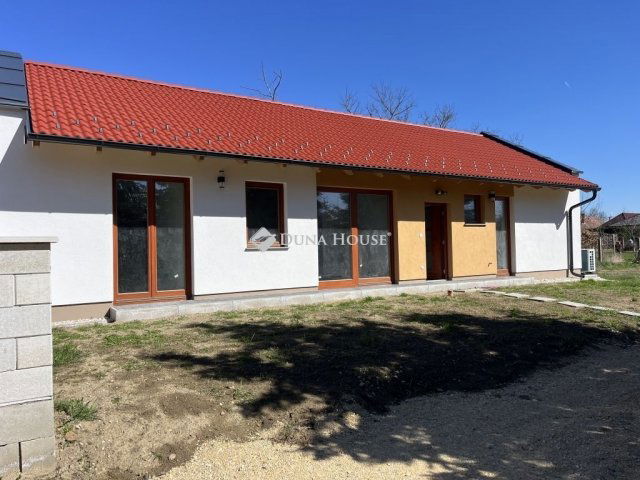 Eladó családi ház, Répcelakon 63 M Ft, 4 szobás