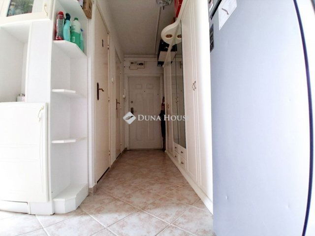 Eladó panellakás, Szigetszentmiklóson 54.9 M Ft, 2 szobás