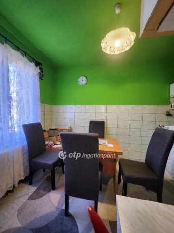 Eladó családi ház, Felsőpakonyban 69.9 M Ft, 2+2 szobás