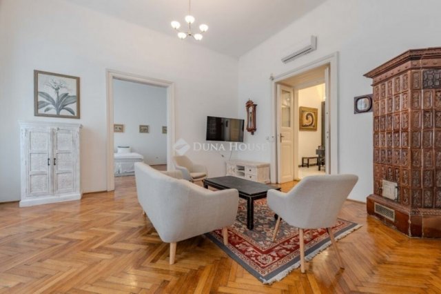 Eladó téglalakás, Budapesten, V. kerületben 259.9 M Ft, 3 szobás