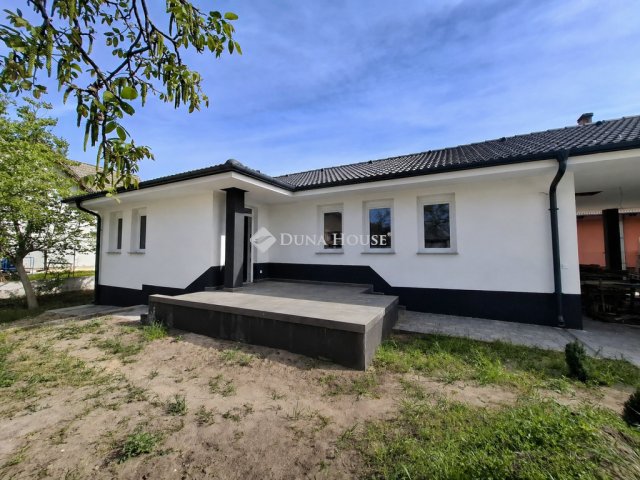 Eladó ikerház, Gyálon 106.5 M Ft, 4 szobás