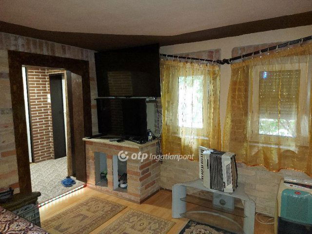 Eladó családi ház, Szegeden 44.9 M Ft, 1 szobás