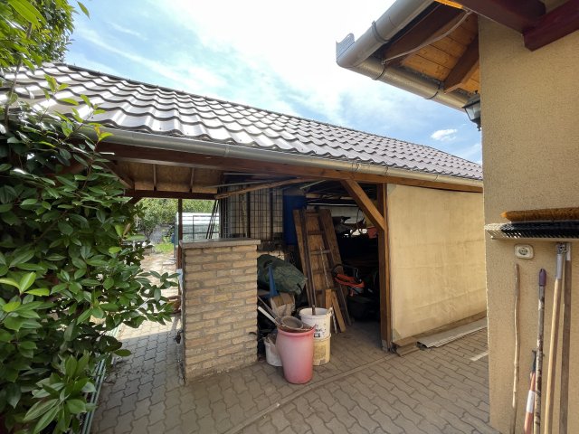 Eladó családi ház, Dunaújvárosban 98 M Ft, 4 szobás