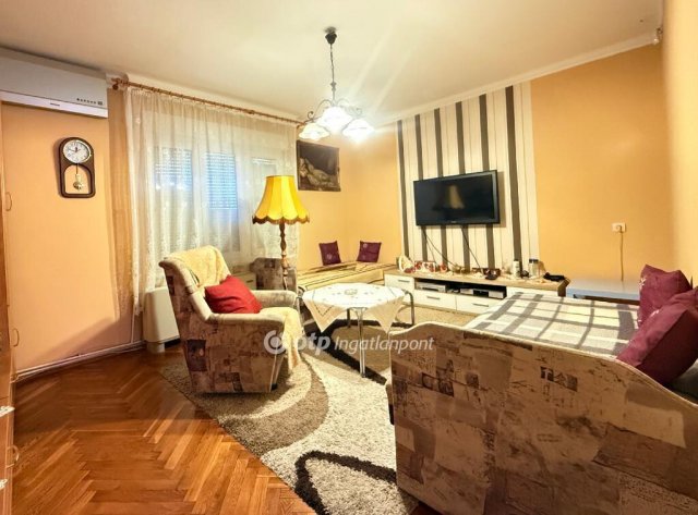 Eladó családi ház, Pécsett 91 M Ft, 3 szobás