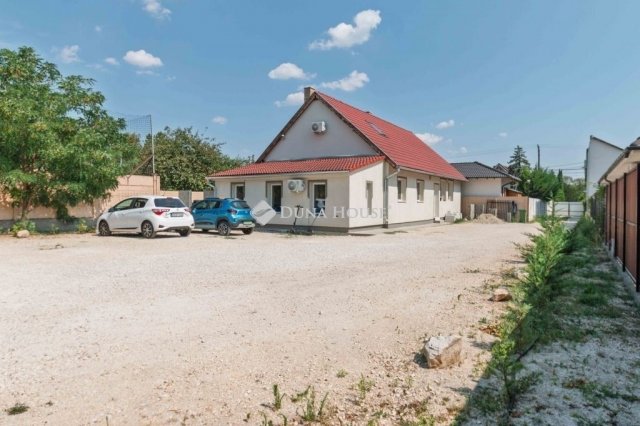 Eladó családi ház, Vecsésen 149 M Ft, 5+1 szobás