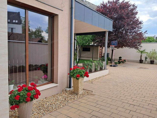 Eladó családi ház, Szolnokon 195 M Ft / költözzbe.hu