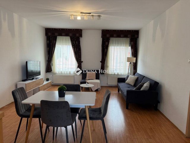 Eladó téglalakás, Debrecenben 95 M Ft, 4 szobás