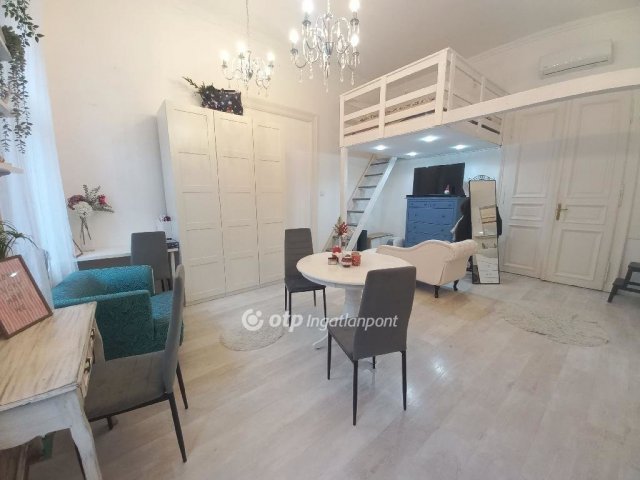 Eladó téglalakás, Budapesten, VIII. kerületben 100 M Ft