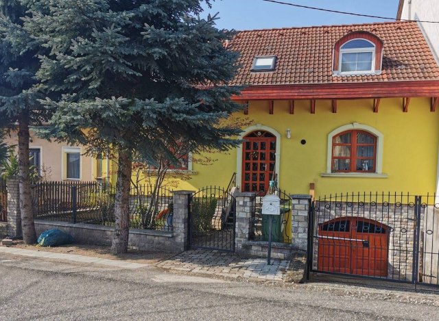 Eladó családi ház, Egerben 139 M Ft, 5 szobás