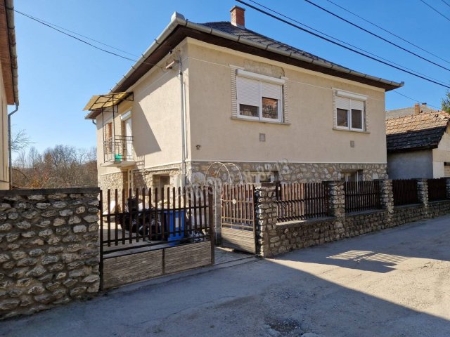 Eladó családi ház, Borsodnádasdon 17 M Ft, 5+1 szobás