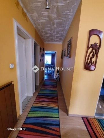 Eladó családi ház, Vecsésen 199 M Ft, 5 szobás