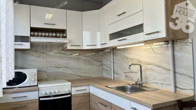 Eladó panellakás, Kecskeméten 43.9 M Ft, 3 szobás