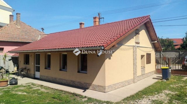 Eladó családi ház, Kunszentmiklóson 34.9 M Ft, 3 szobás