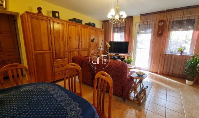 Eladó téglalakás, Szegeden 67.9 M Ft, 1+2 szobás