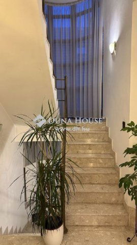 Eladó családi ház, Budapesten, II. kerületben 240 M Ft, 9 szobás