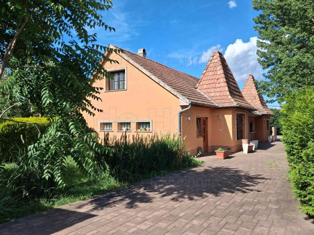 Eladó családi ház, Ságváron 94.12 M Ft, 4 szobás
