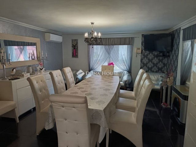 Eladó családi ház, Szegeden 269 M Ft, 6 szobás