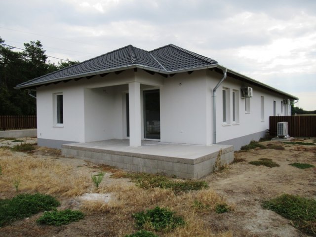 Eladó ikerház, Kakucson 81.9 M Ft, 4 szobás