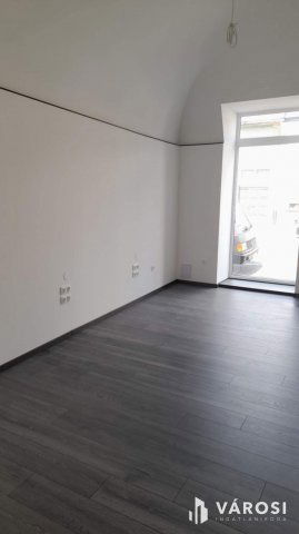 Kiadó üzlethelyiség, Debrecenben 250 E Ft / hó