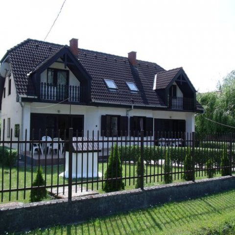 Eladó nyaraló, Szántódon 249 M Ft, 4+4 szobás